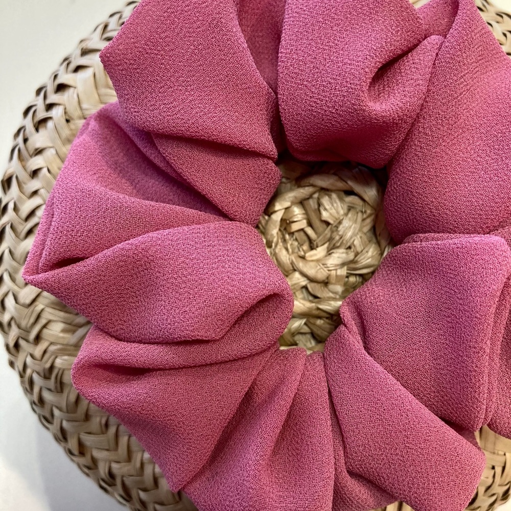 🌸 2/15$ Pink Scrunchie - Picture 2 of 2